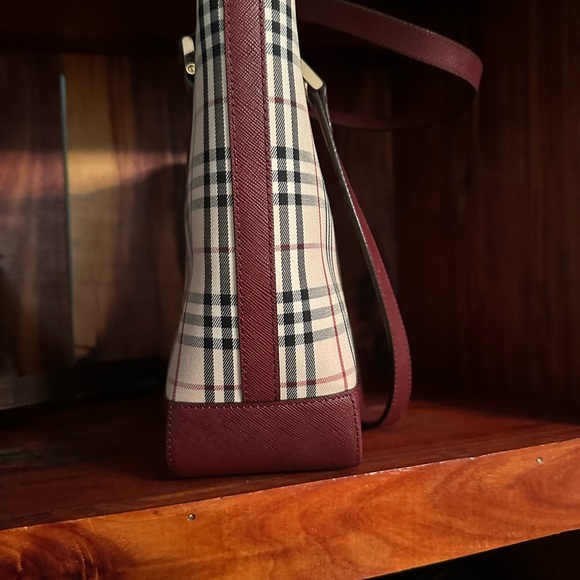 Burberry Tote - Picture 3 of 9